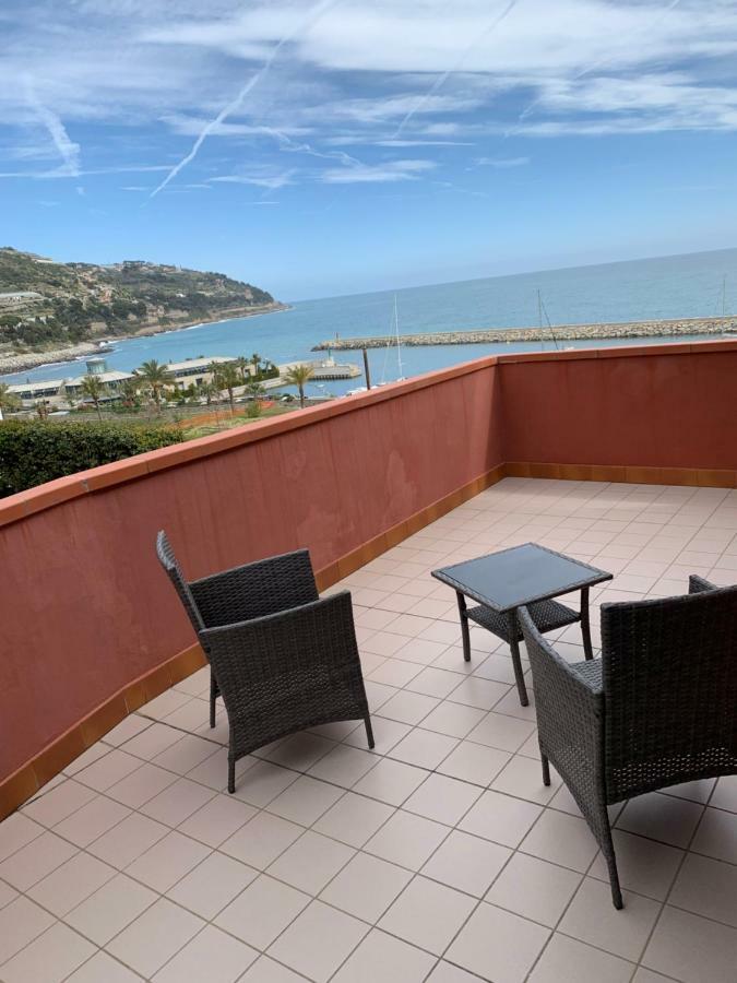 Hotel Baia Dei Gabbiani San Lorenzo al Mare Exterior foto